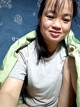 Snapshot of Noelle-e chatting on January 13, 12:49 am Noelle-e online show from January 13, 12:49 am