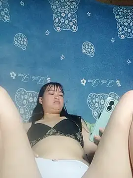 Snapshot of Noelle-e chatting on February 14, 10:50 pm Noelle-e online show from February 14, 10:50 pm