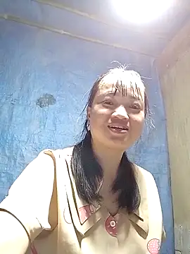 Snapshot of Noelle-e chatting on April 4, 12:46 pm Noelle-e online show from April 4, 12:46 pm