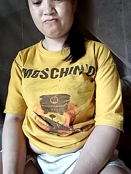 Snapshot of Noelle-e chatting on April 11, 5:23 am Noelle-e online show from April 11, 5:23 am