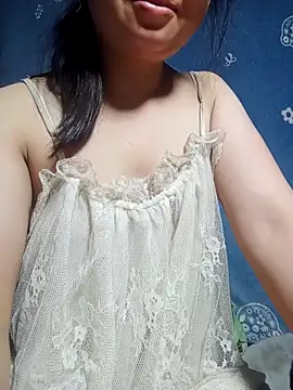 Snapshot of Noelle-e chatting on April 11, 10:47 pm Noelle-e online show from April 11, 10:47 pm