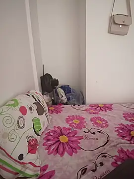 Snapshot of YeseniaRodriguez3 chatting on December 17, 8:15 pm YeseniaRodriguez3 online show from December 17, 8:15 pm