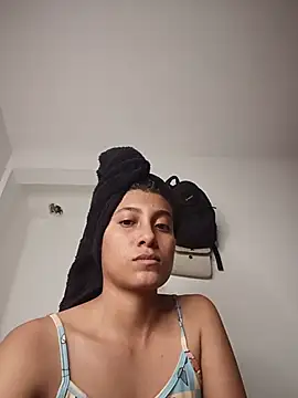 Snapshot of YeseniaRodriguez3 chatting on January 6, 11:51 pm YeseniaRodriguez3 online show from January 6, 11:51 pm