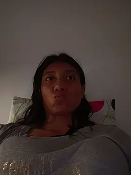 Snapshot of YeseniaRodriguez3 chatting on January 8, 10:23 pm YeseniaRodriguez3 online show from January 8, 10:23 pm