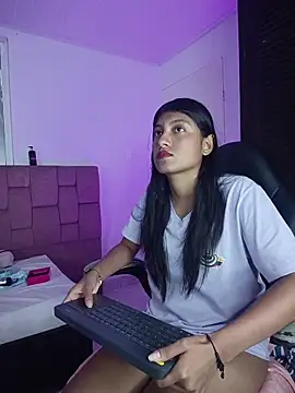 YeseniaRodriguez3 online show from April 19, 5:34 pm