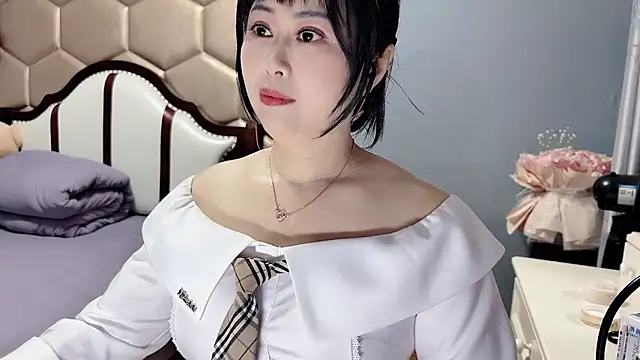 yaoyao22678 online show from May 10, 1:55 am