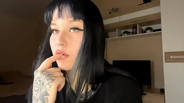 Snapshot of LaurenOveson chatting on October 29, 10:28 am LaurenOveson online show from October 29, 10:28 am