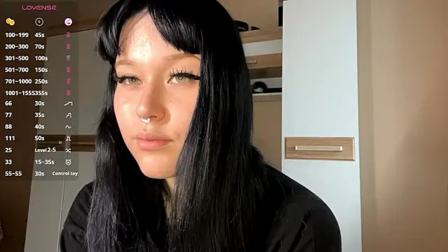 Snapshot of LaurenOveson chatting on November 6, 10:16 am LaurenOveson online show from November 6, 10:16 am