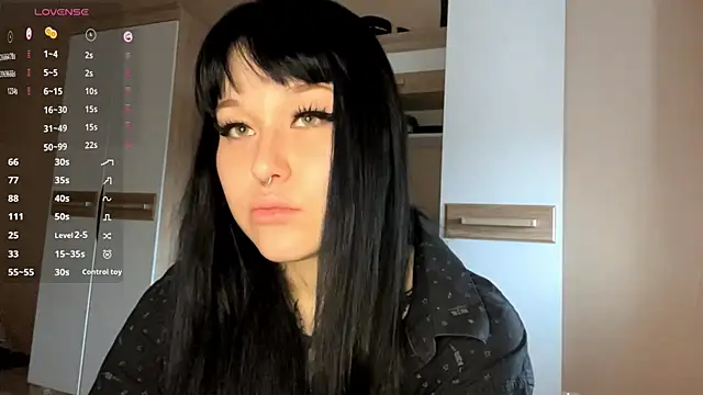 Snapshot of LaurenOveson chatting on November 7, 10:26 am LaurenOveson online show from November 7, 10:26 am