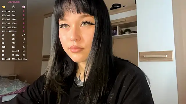 Snapshot of LaurenOveson chatting on November 23, 10:37 am LaurenOveson online show from November 23, 10:37 am