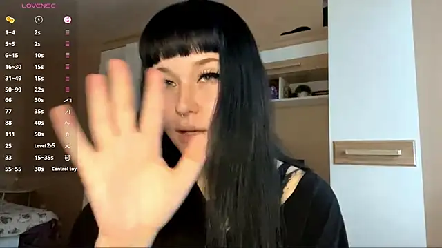 Snapshot of LaurenOveson chatting on November 27, 10:28 am LaurenOveson online show from November 27, 10:28 am