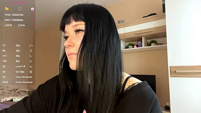 Snapshot of LaurenOveson chatting on December 4, 8:12 am LaurenOveson online show from December 4, 8:12 am