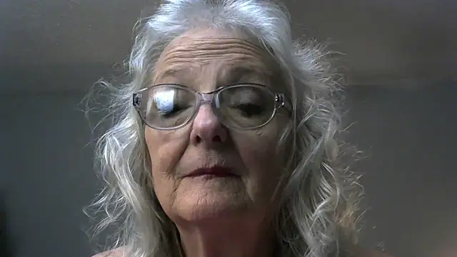 Snapshot of JoleneDelacroix chatting on October 31, 3:18 am JoleneDelacroix online show from October 31, 3:18 am