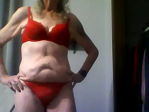 Snapshot of JoleneDelacroix chatting on November 4, 2:10 am JoleneDelacroix online show from November 4, 2:10 am