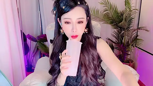 Snapshot of Vv123668 chatting on November 17, 1:39 pm Vv123668 online show from November 17, 1:39 pm