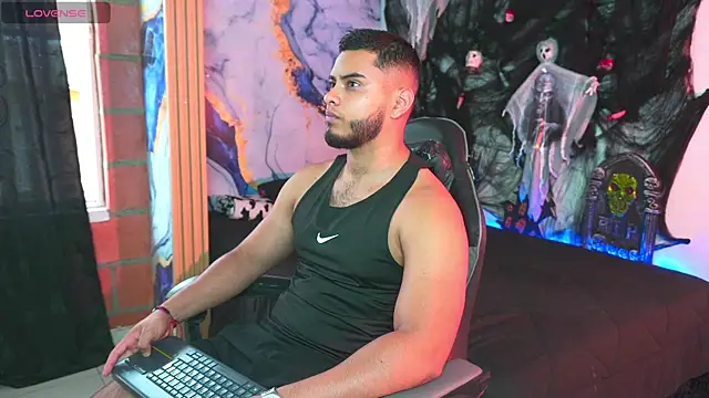 Tiler wolker online show from October 29, 7:59 pm