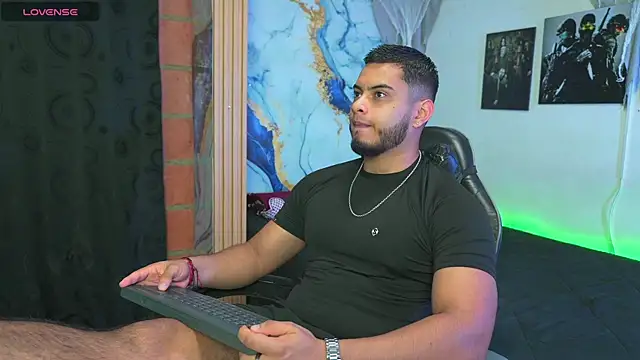 Tiler wolker online show from November 13, 11:36 pm