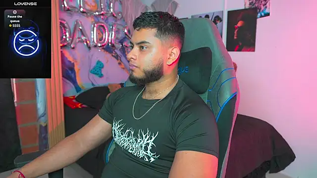 Tiler wolker online show from April 9, 7:08 pm