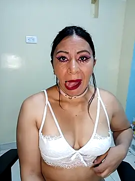 Snapshot of Esmeralda_546 chatting on November 7, 7:58 pm Esmeralda 546 online show from November 7, 7:58 pm