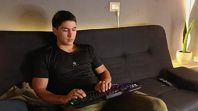 Snapshot of floy_king chatting on October 26, 5:02 am floy king online show from October 26, 5:02 am