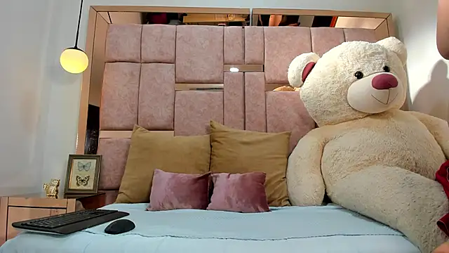 Snapshot of naomy_sexy_ chatting on November 21, 12:15 pm naomy sexy online show from November 21, 12:15 pm