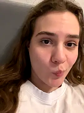 Snapshot of blooomis chatting on November 18, 12:05 am blooomis online show from November 18, 12:05 am