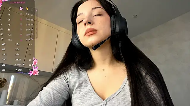 Snapshot of AngilaDoyal chatting on December 16, 5:23 am AngilaDoyal online show from December 16, 5:23 am