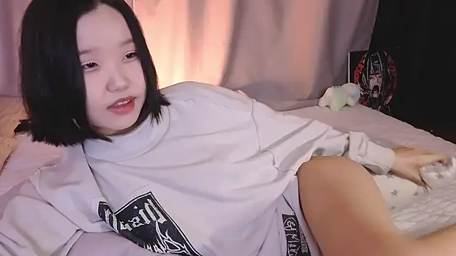 Snapshot of dreamSuaa chatting on February 6, 8:51 am dreamSuaa online show from February 6, 8:51 am