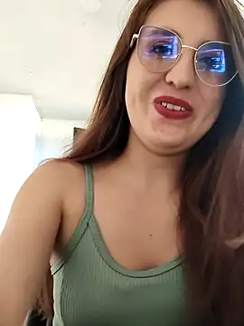 Snapshot of Alyah_1-2 chatting on November 13, 6:18 pm Alyah 1-2 online show from November 13, 6:18 pm