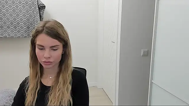 Snapshot of LinaBey chatting on November 17, 8:42 am LinaBey online show from November 17, 8:42 am