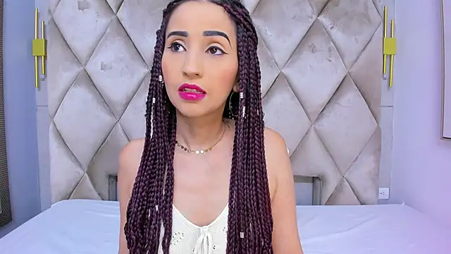 violett rabbit  online show from April 8, 8:20 pm