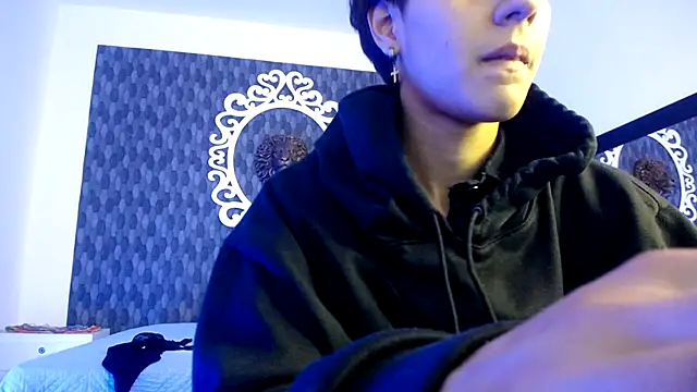 Snapshot of Ghost__Girl_ chatting on November 8, 3:29 am Ghost Girl online show from November 8, 3:29 am