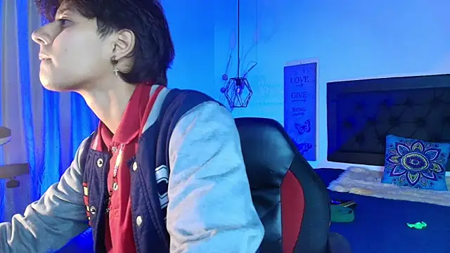 Snapshot of Ghost__Girl_ chatting on November 11, 1:49 am Ghost Girl online show from November 11, 1:49 am