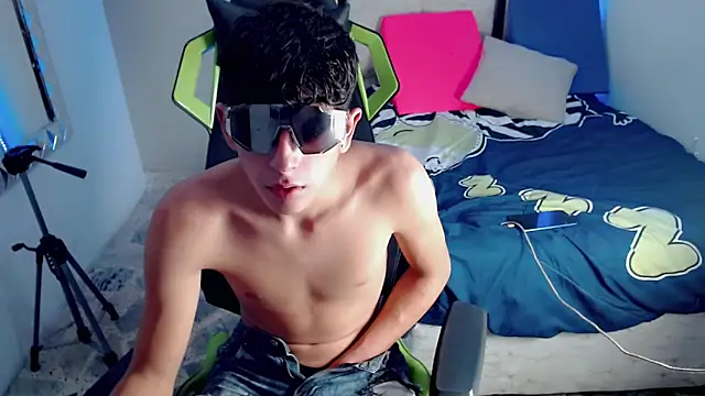 Snapshot of Cash_G_ chatting on November 6, 9:15 pm Cash G online show from November 6, 9:15 pm