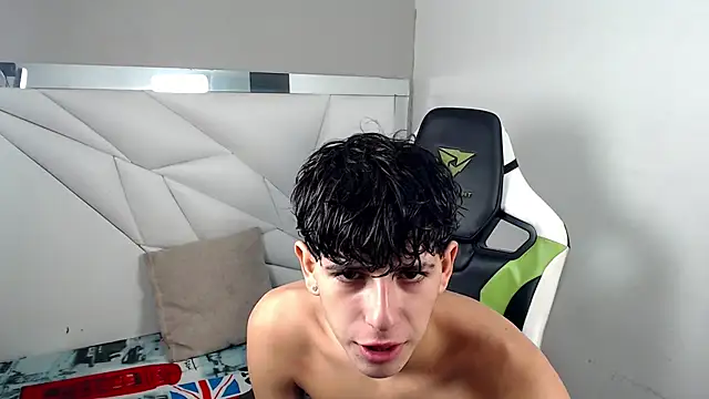 Snapshot of Cash_G_ chatting on December 15, 8:24 pm Cash G online show from December 15, 8:24 pm