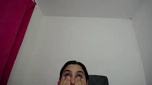 Snapshot of Mia_fox29 chatting on November 28, 11:46 am Mia fox29 online show from November 28, 11:46 am