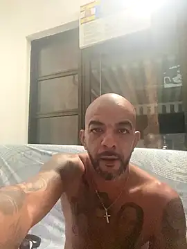 Snapshot of latino2211 chatting on October 27, 11:31 pm latino2211 online show from October 27, 11:31 pm