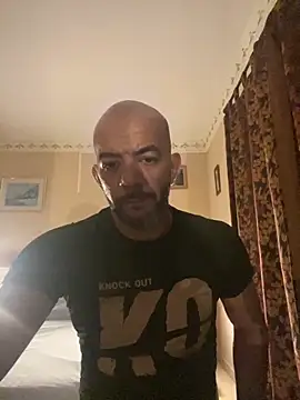 Snapshot of latino2211 chatting on October 29, 6:53 pm latino2211 online show from October 29, 6:53 pm