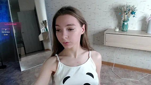 Snapshot of miragge_ chatting on October 28, 12:03 am miragge online show from October 28, 12:03 am