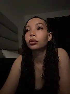 Snapshot of nikkiloveee chatting on April 22, 5:32 am nikkiloveee online show from April 22, 5:32 am
