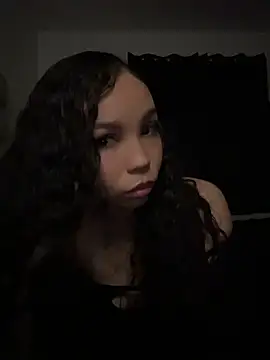 Snapshot of nikkiloveee chatting on May 13, 6:00 am nikkiloveee online show from May 13, 6:00 am