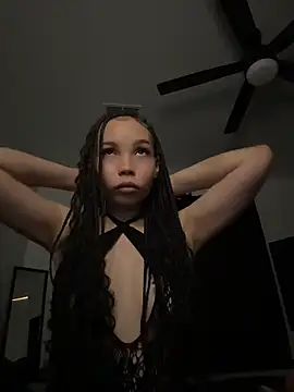 Snapshot of nikkiloveee chatting on June 14, 2:46 am nikkiloveee online show from June 14, 2:46 am