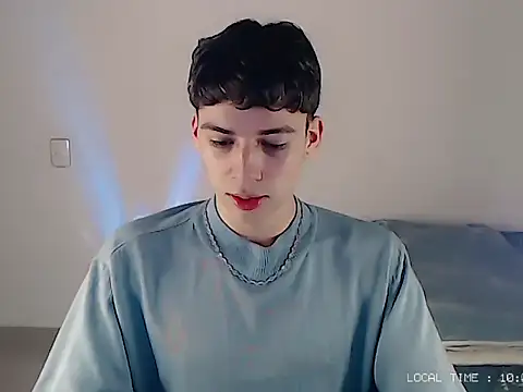 Snapshot of Sett_01 chatting on November 13, 3:05 am Sett 01 online show from November 13, 3:05 am