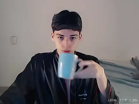 Snapshot of Sett_01 chatting on November 18, 2:17 am Sett 01 online show from November 18, 2:17 am