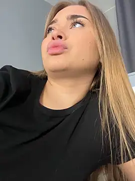 Snapshot of MilaRaven chatting on November 28, 7:33 am MilaRaven online show from November 28, 7:33 am