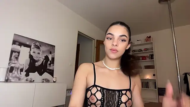 Snapshot of maddymeadows chatting on December 20, 9:44 pm maddymeadows online show from December 20, 9:44 pm