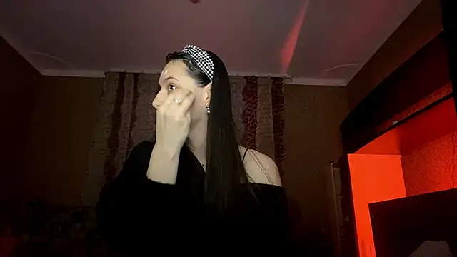 Snapshot of Poly_Falkony chatting on October 28, 3:04 pm Poly Falkony online show from October 28, 3:04 pm