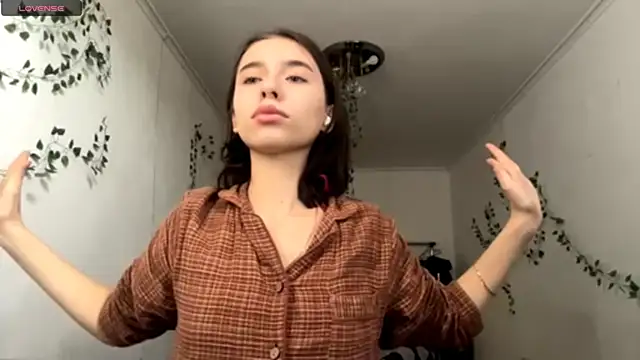 Snapshot of LilithFlamey chatting on December 15, 9:35 am LilithFlamey online show from December 15, 9:35 am