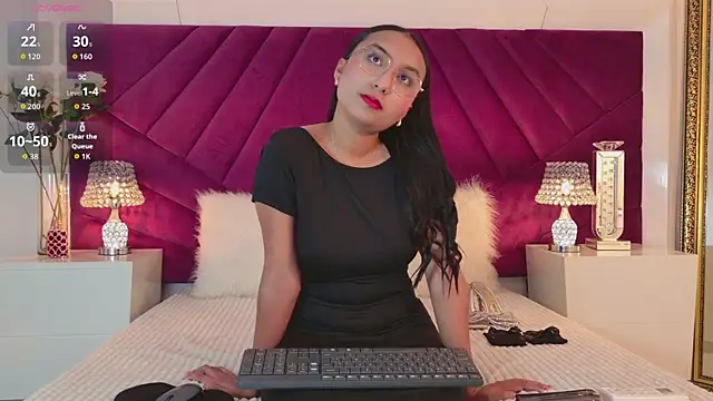 MiahDiRose online show from October 30, 12:39 pm