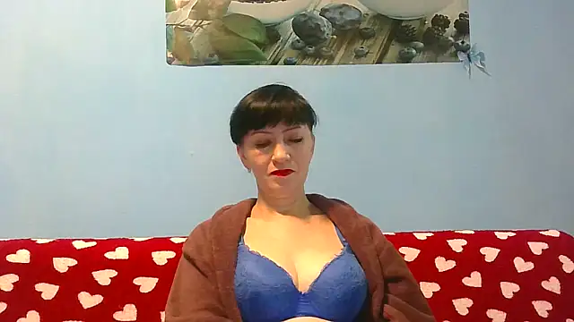 Snapshot of IffetLove42 chatting on June 2, 8:38 am IffetLove42 online show from June 2, 8:38 am
